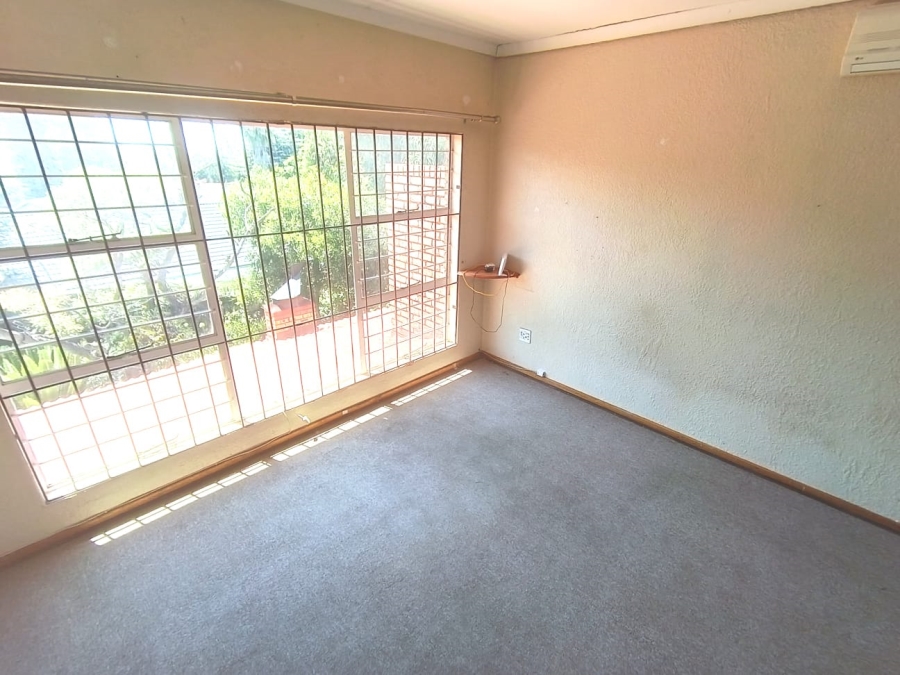 5 Bedroom Property for Sale in Safari Gardens North West